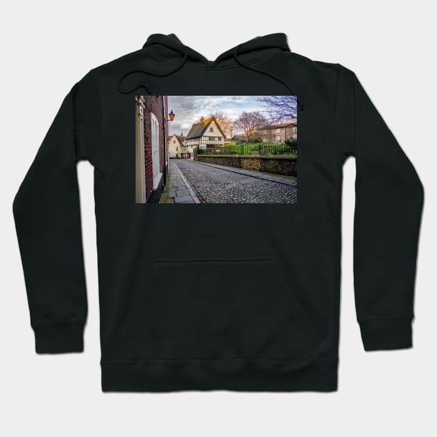 The Britons Arms cafe in Elm Hill, Norwich. The oldest cafe in the city along one of the oldest streets in the city Hoodie by yackers1